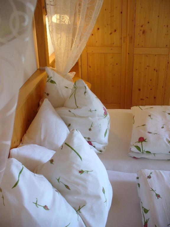 Mitschighof - Apartments Und Pension - Heidis-Welt, Mitschig Hermagor-Pressegger See Szoba fotó